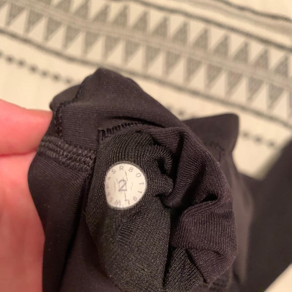 28” lululemon wunder under - Picture 3 of 3